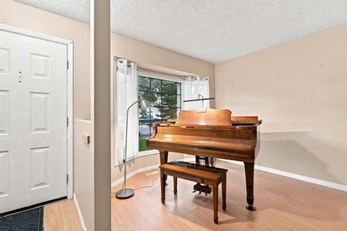 70 Edgeburn Crescent, Calgary, AB - Indoor Photo Showing Other Room
