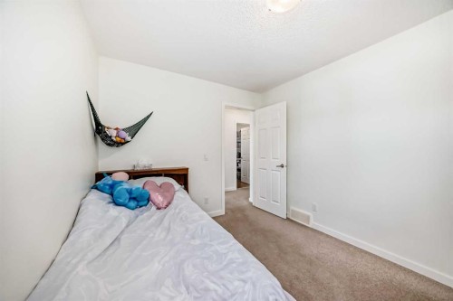 33 Redstone Drive Ne, Calgary, AB - Indoor Photo Showing Bedroom