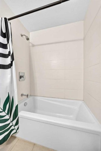 202-10 Auburn Bay Link Se, Calgary, AB - Indoor Photo Showing Bathroom