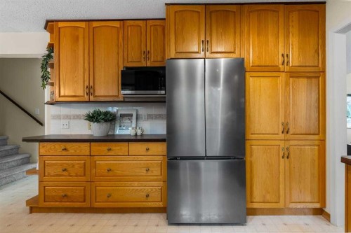 92 Canova Road Sw, Calgary, AB - Indoor Photo Showing Kitchen