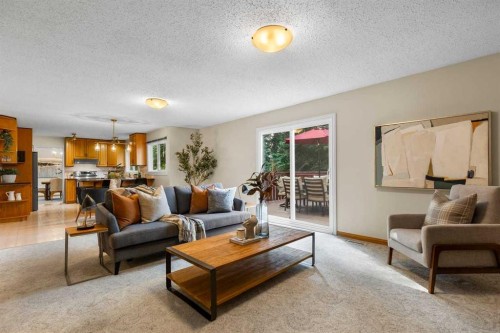 92 Canova Road Sw, Calgary, AB - Indoor Photo Showing Living Room