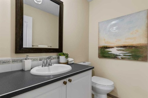 92 Canova Road Sw, Calgary, AB - Indoor Photo Showing Bathroom