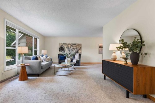 92 Canova Road Sw, Calgary, AB - Indoor Photo Showing Living Room