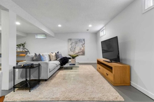 92 Canova Road Sw, Calgary, AB - Indoor