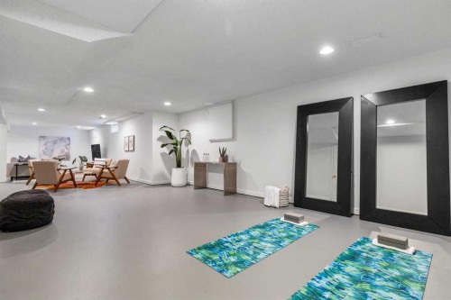92 Canova Road Sw, Calgary, AB - Indoor Photo Showing Other Room