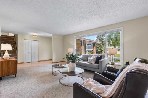 92 Canova Road Sw, Calgary, AB - Indoor Photo Showing Living Room