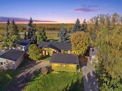 652 Oakwood Place SW Calgary, AB T2V 0K5