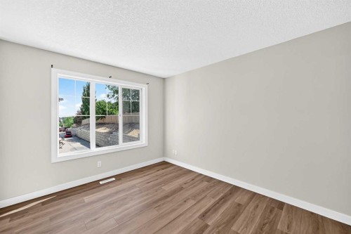 86 Pantego Lane Nw, Calgary, AB - Indoor Photo Showing Other Room