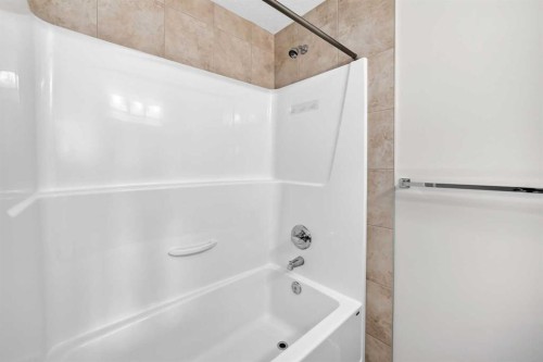 86 Pantego Lane Nw, Calgary, AB - Indoor Photo Showing Bathroom
