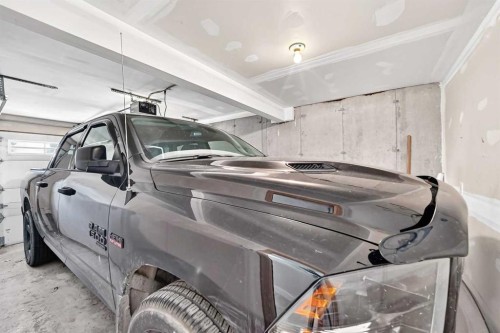 86 Pantego Lane Nw, Calgary, AB - Indoor Photo Showing Garage