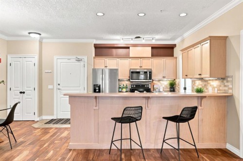 209-59 22 Avenue Sw, Calgary, AB - Indoor Photo Showing Kitchen