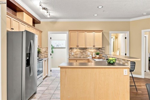 209-59 22 Avenue Sw, Calgary, AB - Indoor Photo Showing Kitchen