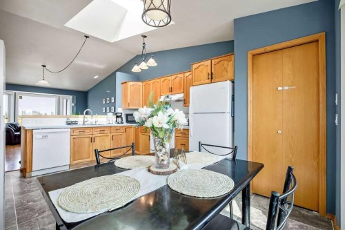115 5 St, Dalroy, AB - Indoor
