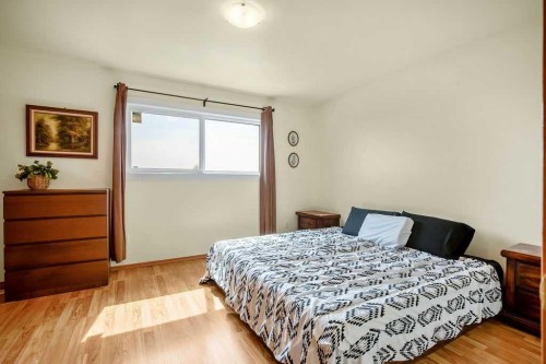 115 5 St, Dalroy, AB - Indoor Photo Showing Bedroom