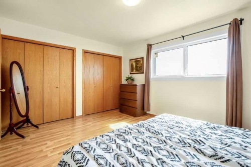 115 5 St, Dalroy, AB - Indoor Photo Showing Bedroom