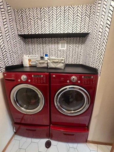 115 5 St, Dalroy, AB - Indoor Photo Showing Laundry Room