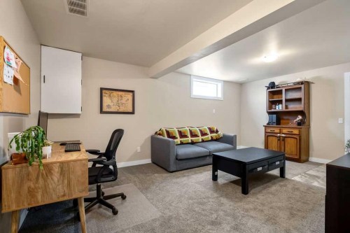115 5 St, Dalroy, AB - Indoor