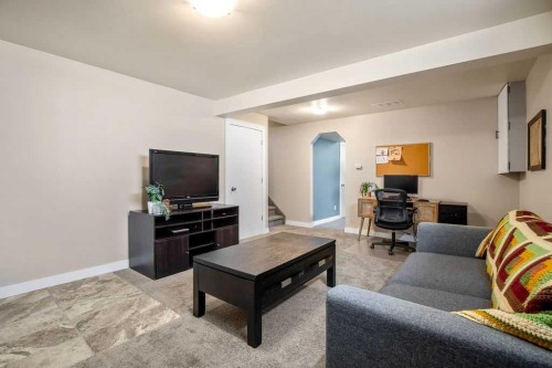115 5 St, Dalroy, AB - Indoor Photo Showing Living Room