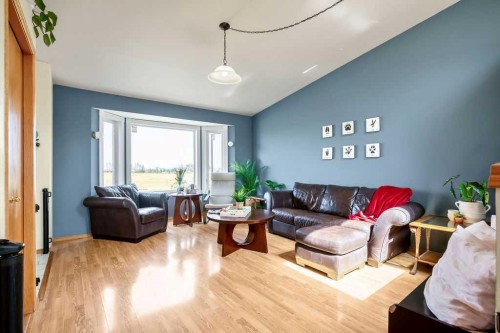115 5 St, Dalroy, AB - Indoor Photo Showing Living Room