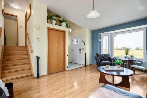 115 5 St, Dalroy, AB - Indoor Photo Showing Living Room