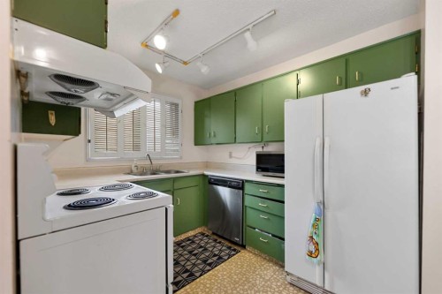 224 Berwick Way Nw, Calgary, AB - Indoor Photo Showing Kitchen