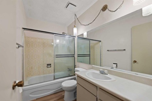 224 Berwick Way Nw, Calgary, AB - Indoor Photo Showing Bathroom