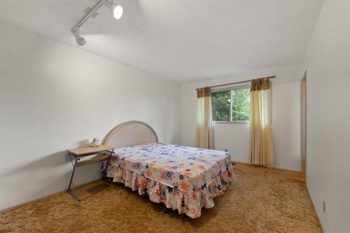 224 Berwick Way Nw, Calgary, AB - Indoor Photo Showing Bedroom