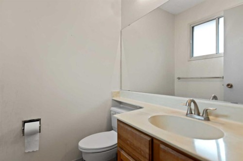 224 Berwick Way Nw, Calgary, AB - Indoor Photo Showing Bathroom