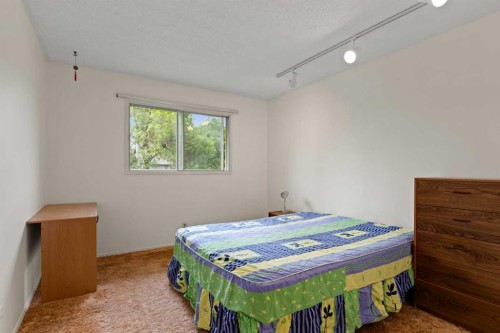 224 Berwick Way Nw, Calgary, AB - Indoor Photo Showing Bedroom