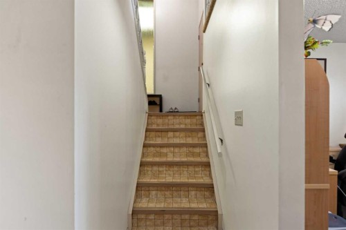 224 Berwick Way Nw, Calgary, AB - Indoor Photo Showing Other Room