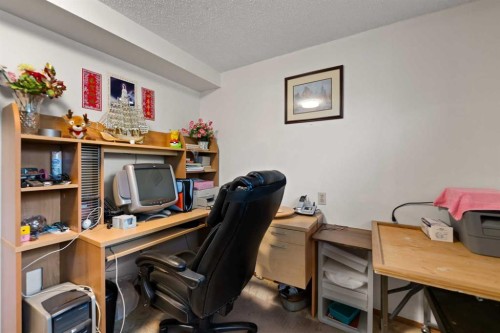 224 Berwick Way Nw, Calgary, AB - Indoor Photo Showing Office