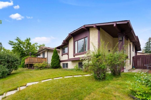 224 Berwick Way Nw, Calgary, AB - Outdoor