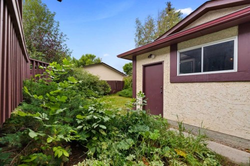 224 Berwick Way Nw, Calgary, AB - Outdoor With Exterior