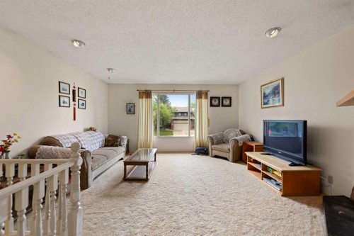 224 Berwick Way Nw, Calgary, AB - Indoor Photo Showing Living Room