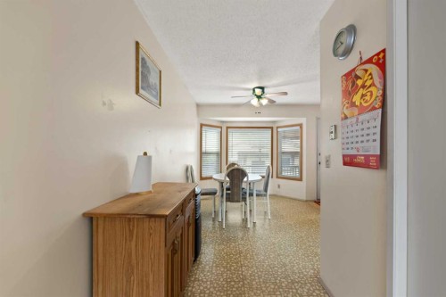 224 Berwick Way Nw, Calgary, AB - Indoor Photo Showing Other Room