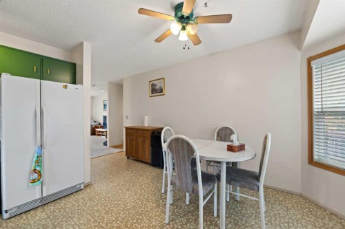 224 Berwick Way Nw, Calgary, AB - Indoor Photo Showing Dining Room
