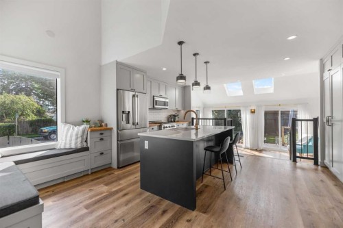 2801 7 Avenue Nw, Calgary, AB - Indoor Photo Showing Kitchen With Upgraded Kitchen