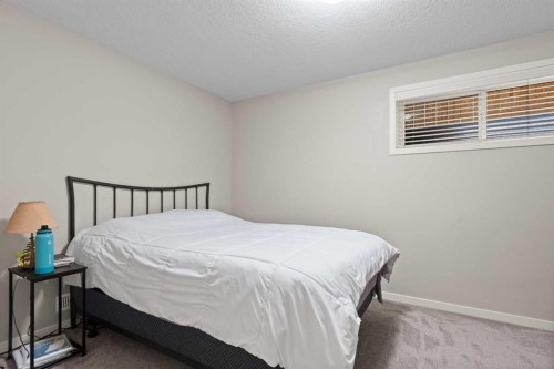 39 Brightoncrest Point Se, Calgary, AB - Indoor Photo Showing Bedroom