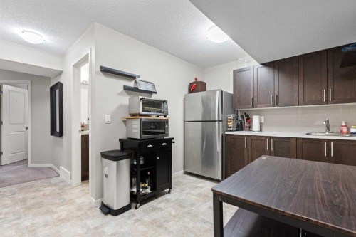 39 Brightoncrest Point Se, Calgary, AB - Indoor Photo Showing Kitchen