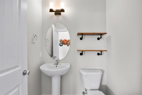 115 Wolf Willow Boulevard Se, Calgary, AB - Indoor Photo Showing Bathroom
