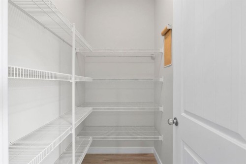 115 Wolf Willow Boulevard Se, Calgary, AB - Indoor With Storage