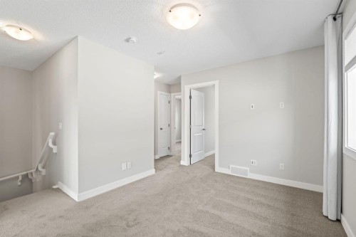 115 Wolf Willow Boulevard Se, Calgary, AB - Indoor Photo Showing Other Room