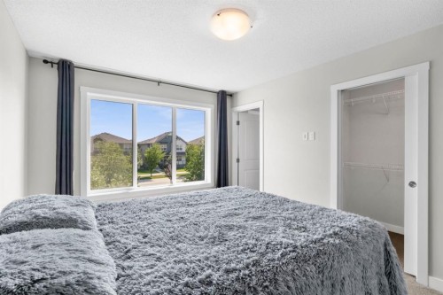 115 Wolf Willow Boulevard Se, Calgary, AB - Indoor Photo Showing Bedroom