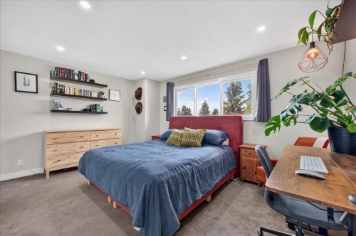57 Beacham Way Nw, Calgary, AB - Indoor Photo Showing Bedroom