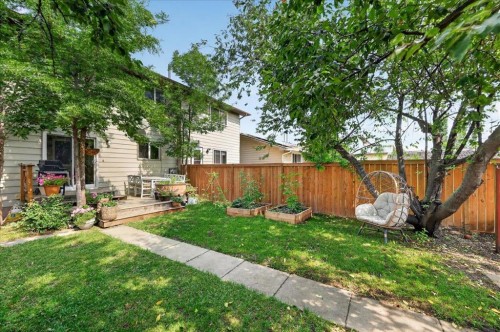 57 Beacham Way Nw, Calgary, AB - Outdoor