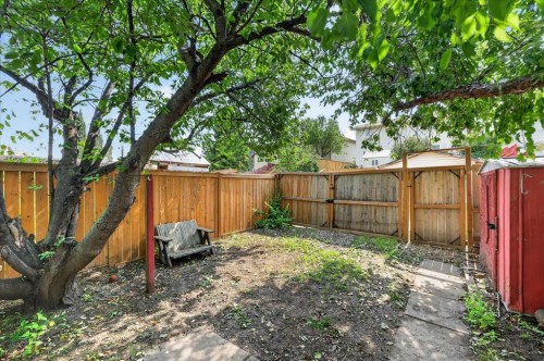 57 Beacham Way Nw, Calgary, AB - Outdoor