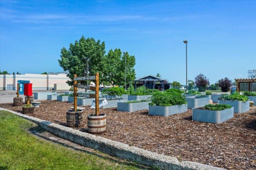 57 Beacham Way Nw, Calgary, AB - Outdoor