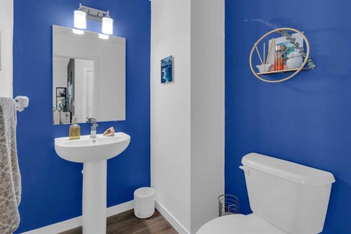 101-30 Shawnee Common Sw, Calgary, AB - Indoor Photo Showing Bathroom