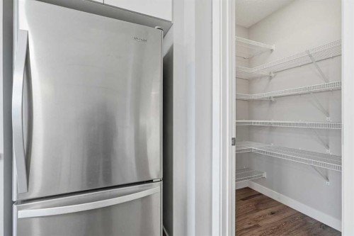 21 Howse Street Ne, Calgary, AB - Indoor Photo Showing Other Room