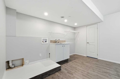 21 Howse Street Ne, Calgary, AB - Indoor Photo Showing Other Room